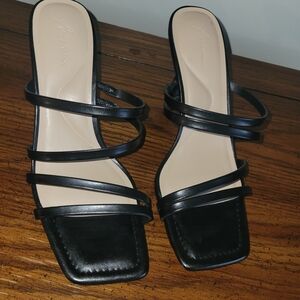 Womens Arromic Strappy Black Pumps